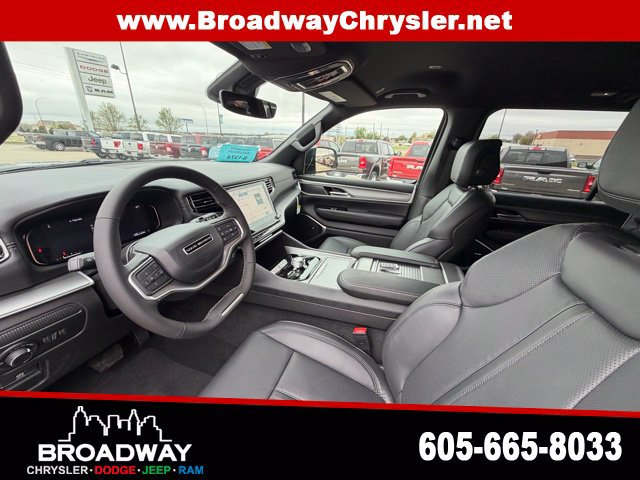 New 2026 Jeep Grand Wagoneer L Limited AWD/4WD image 16