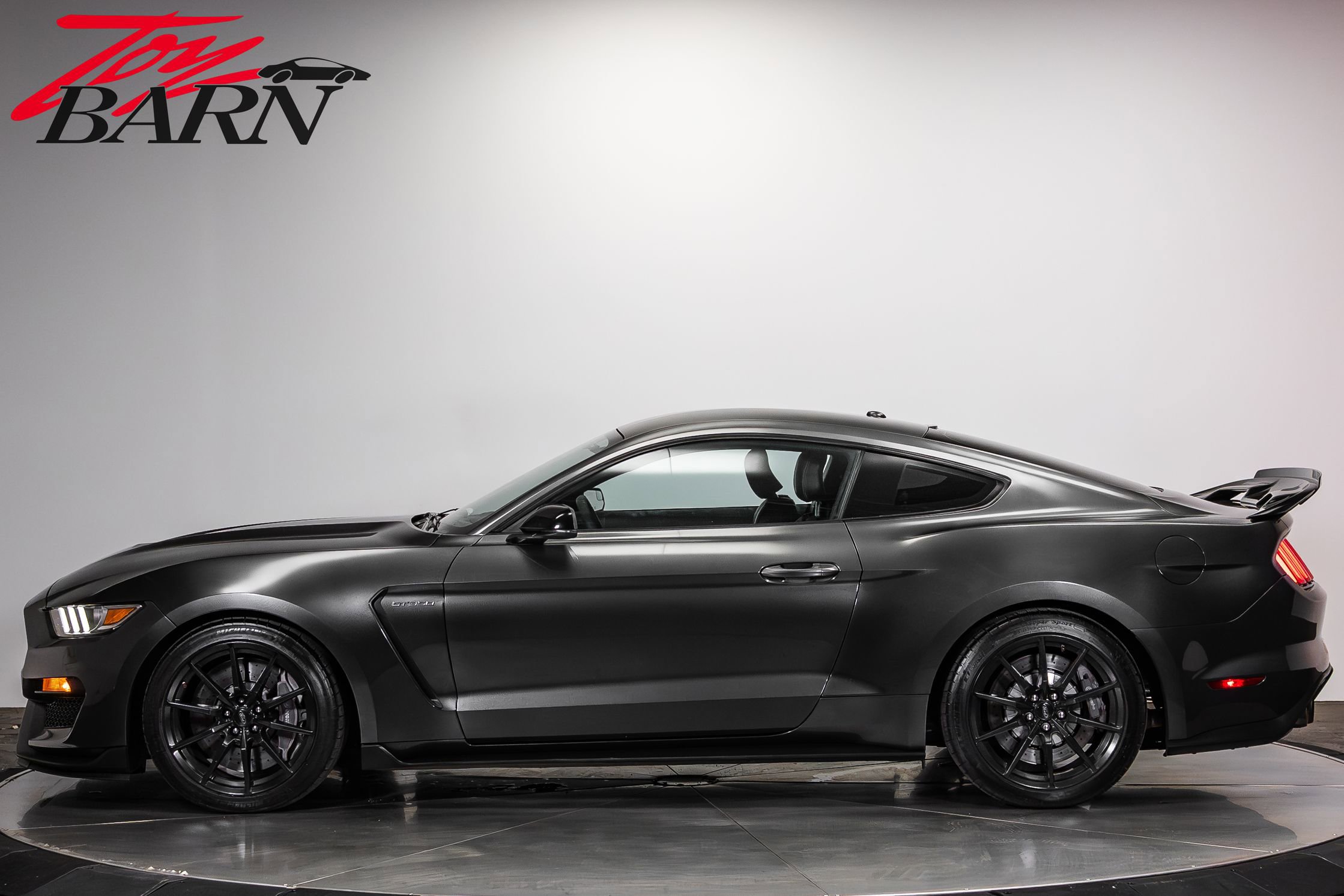 Used 2016 Ford Mustang Shelby GT350 w/ Technology Package RWD video 2