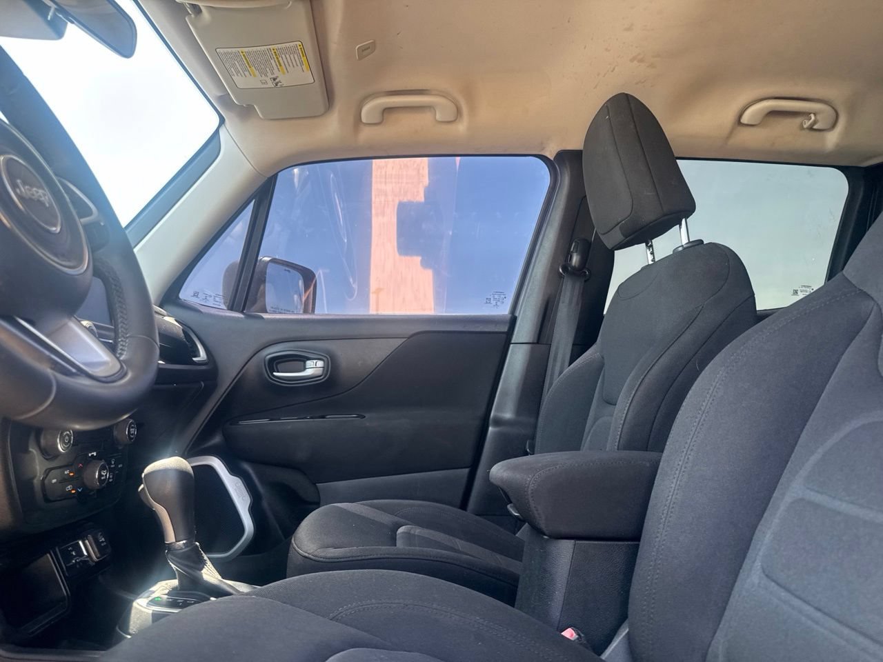 Used 2019 Jeep Renegade Latitude FWD image 37