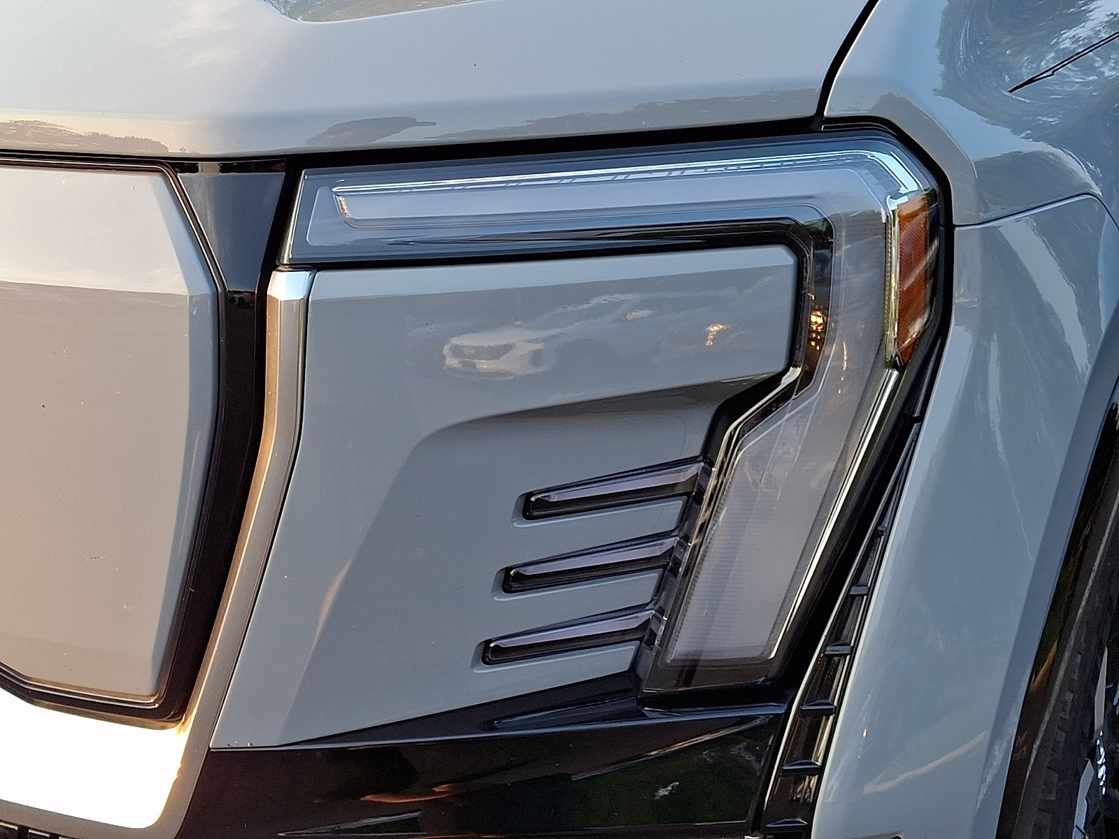 Used 2024 GMC Sierra EV Denali AWD/4WD image 9