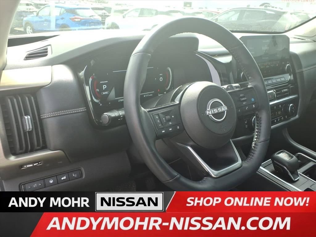 Used 2024 Nissan Pathfinder Platinum image 16