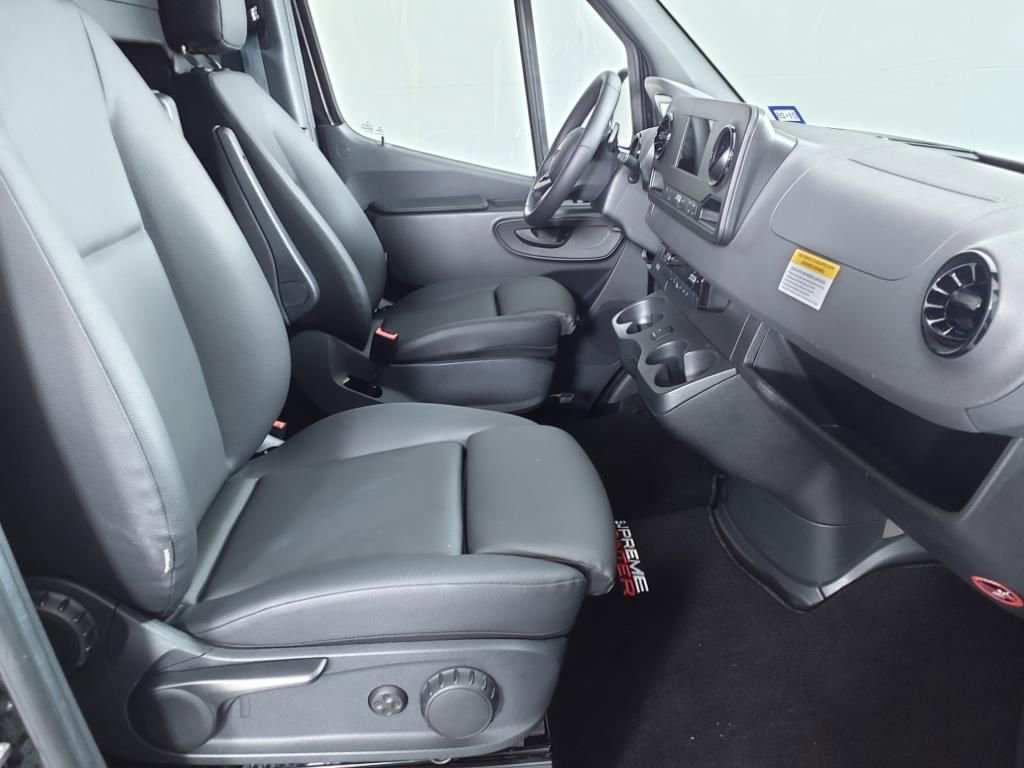 Used 2022 Mercedes-Benz Sprinter 2500 image 4