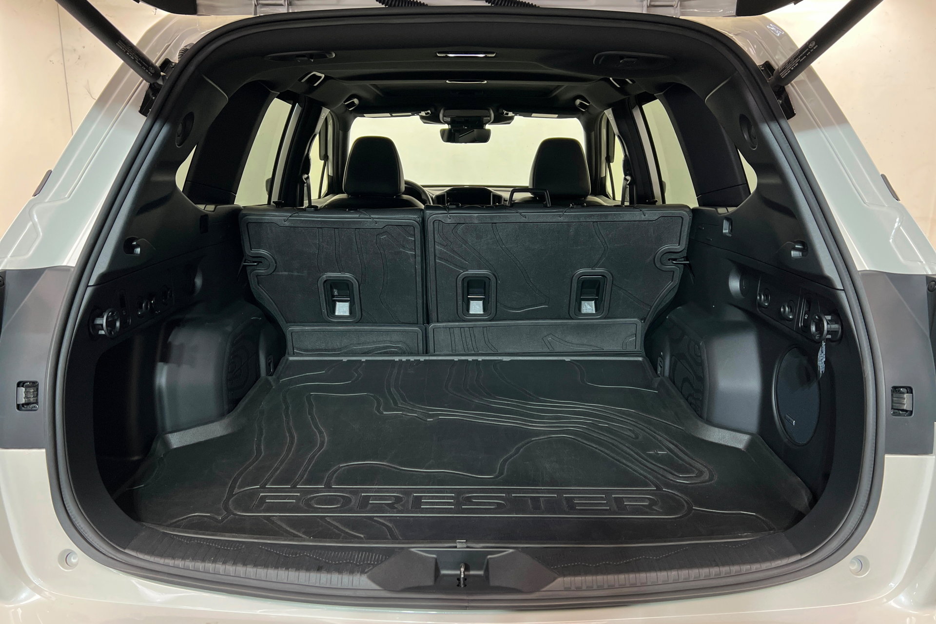 Used 2025 Subaru Forester Limited image 18