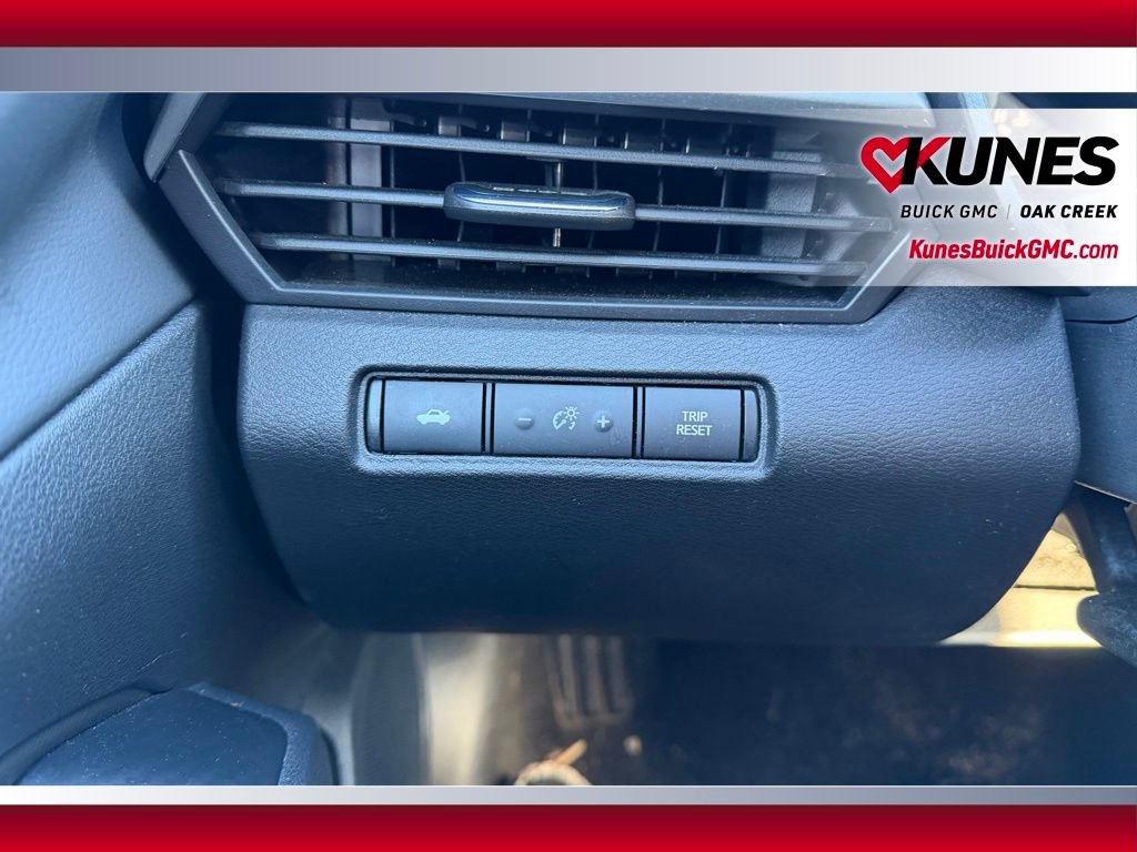 Used 2024 Nissan Altima 2.5 SV image 12