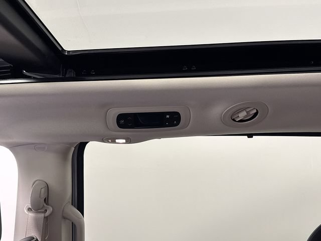 Used 2024 Chrysler Pacifica Limited FWD image 26