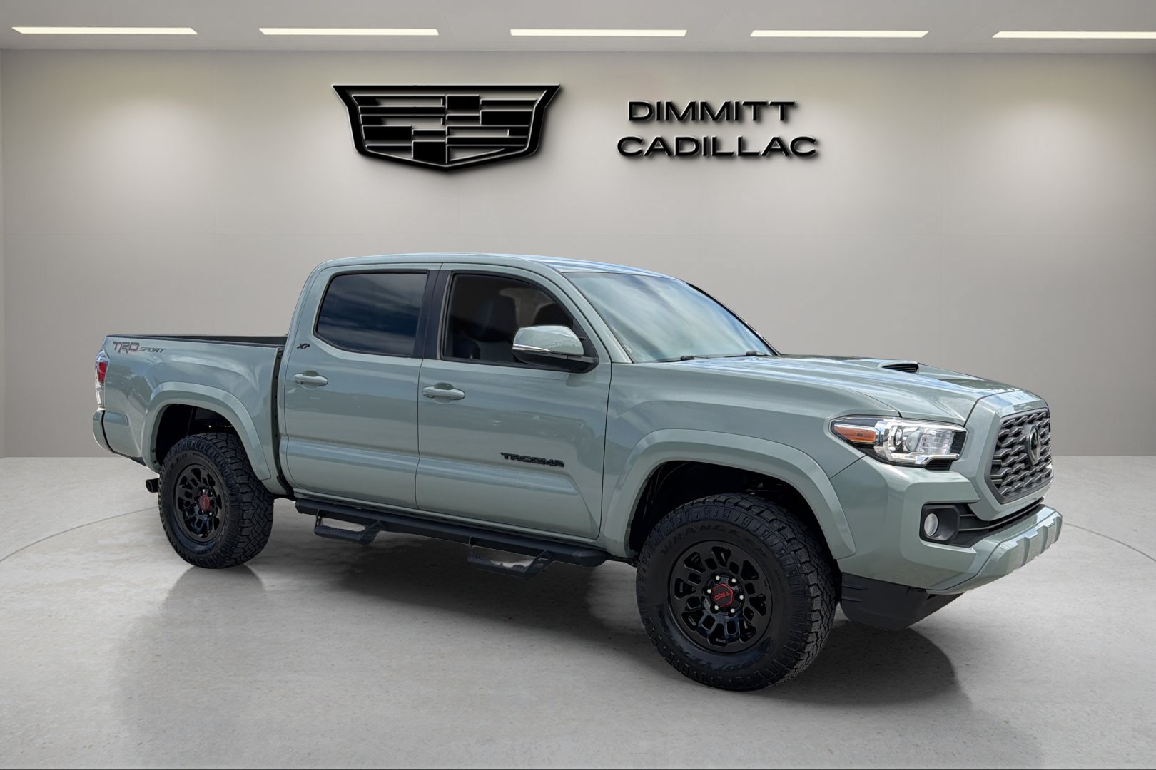 Used 2022 Toyota Tacoma TRD Sport w/ Technology Package RWD image 3