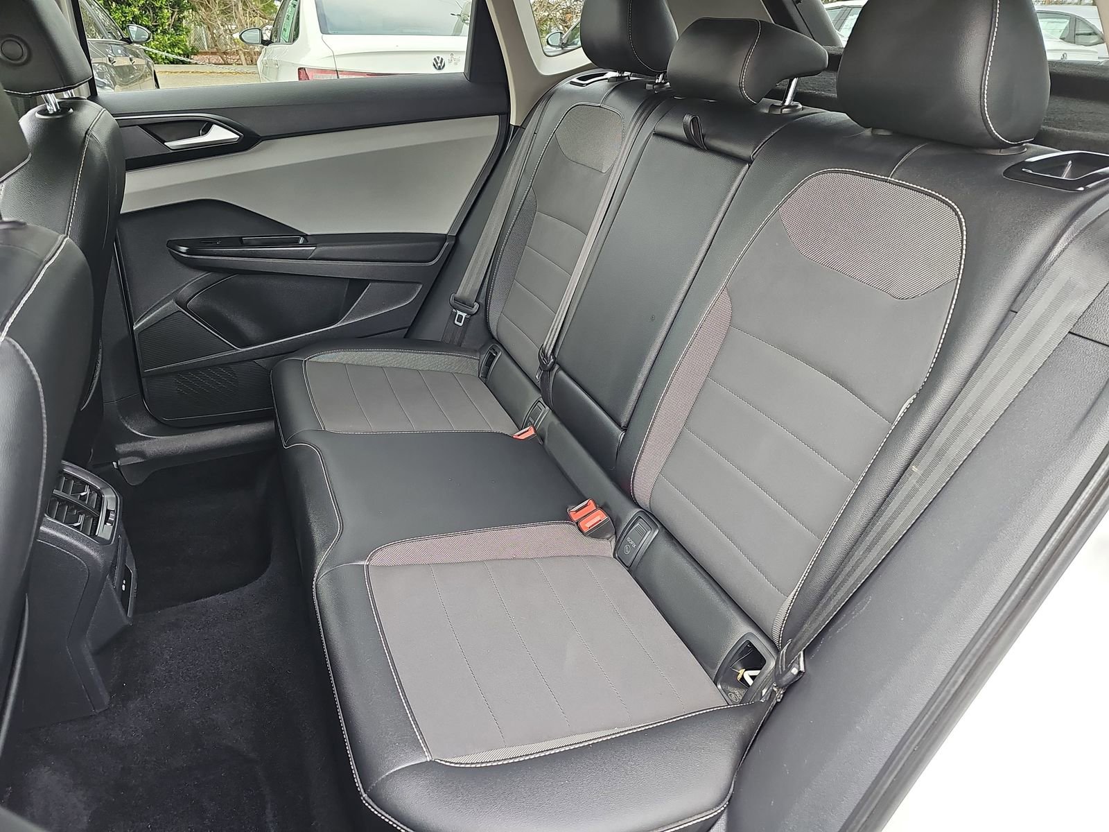 Used 2022 Volkswagen Taos SE FWD image 13