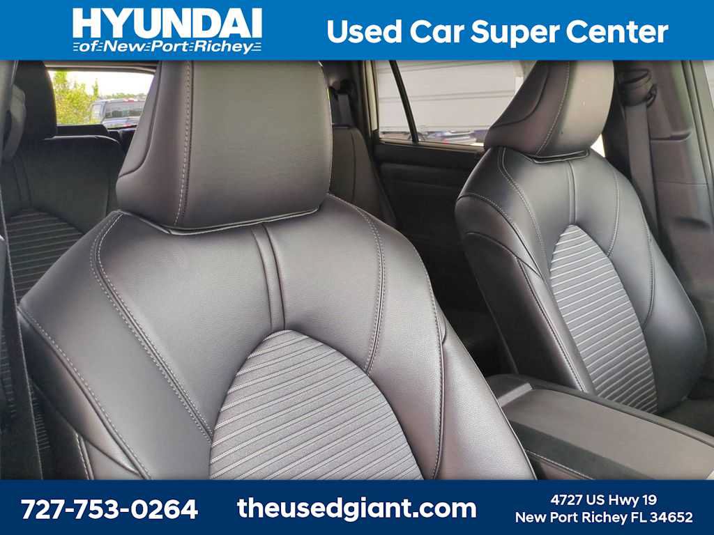 Used 2023 Toyota Highlander XSE AWD/4WD image 5
