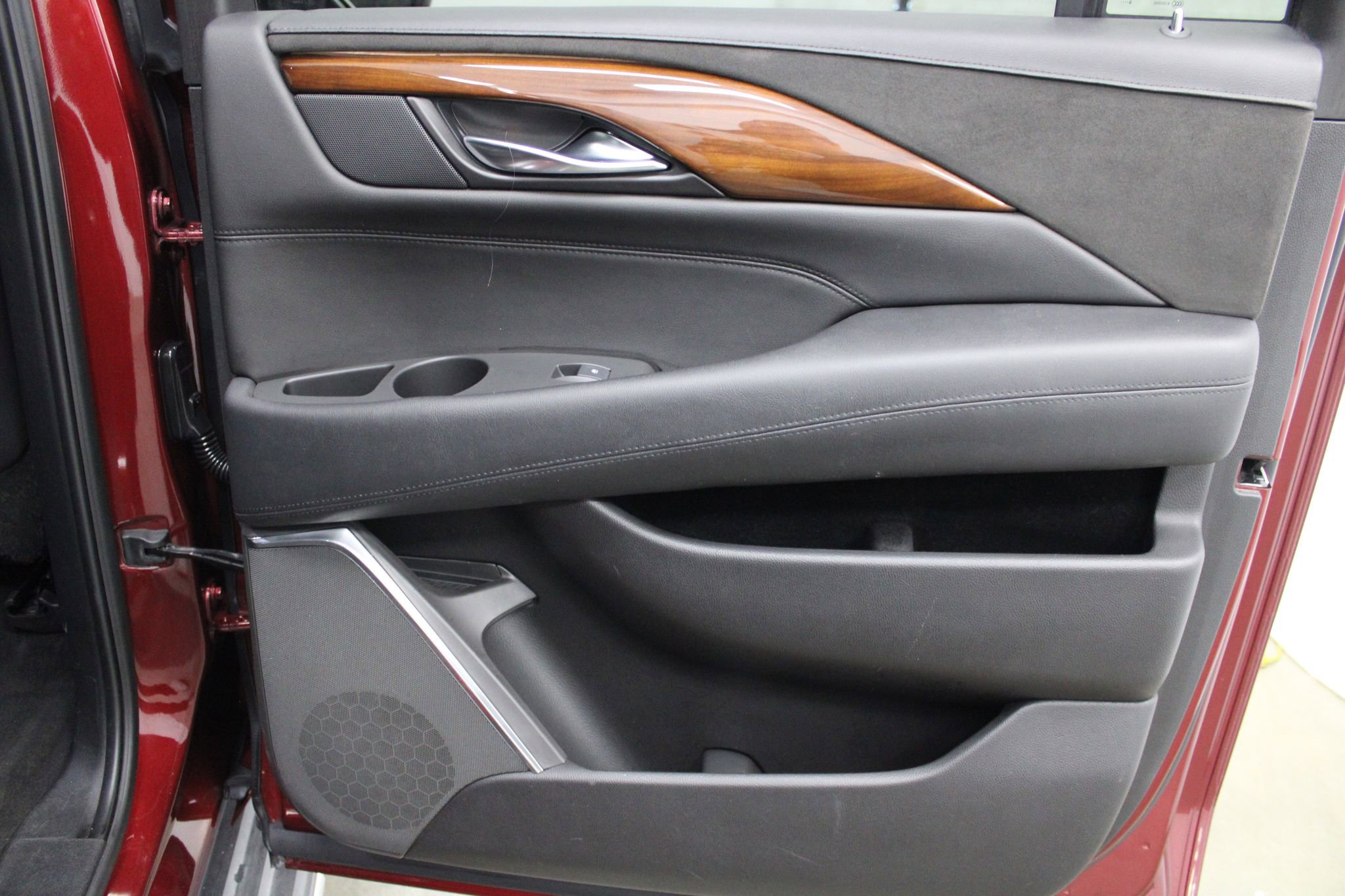 Used 2017 Cadillac Escalade ESV Luxury image 28