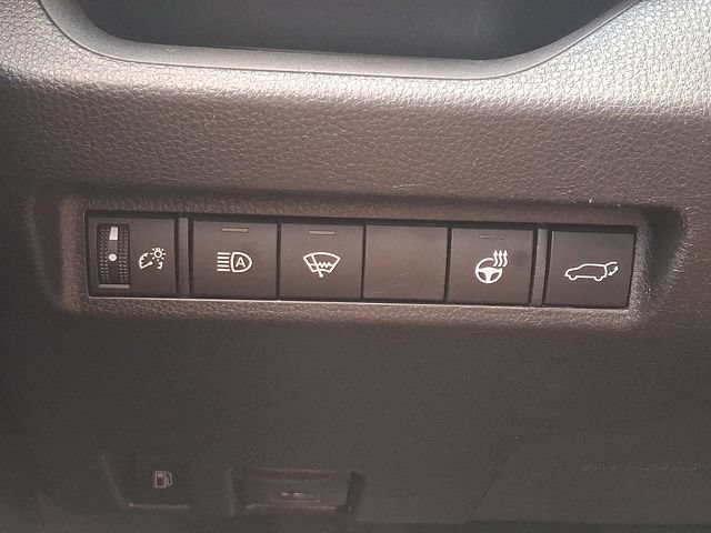 Used 2022 Toyota RAV4 XLE Premium AWD/4WD image 23