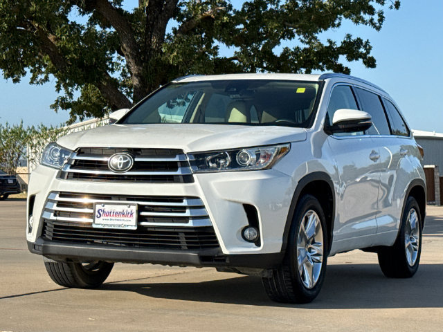 Used 2017 Toyota Highlander Limited FWD image 3