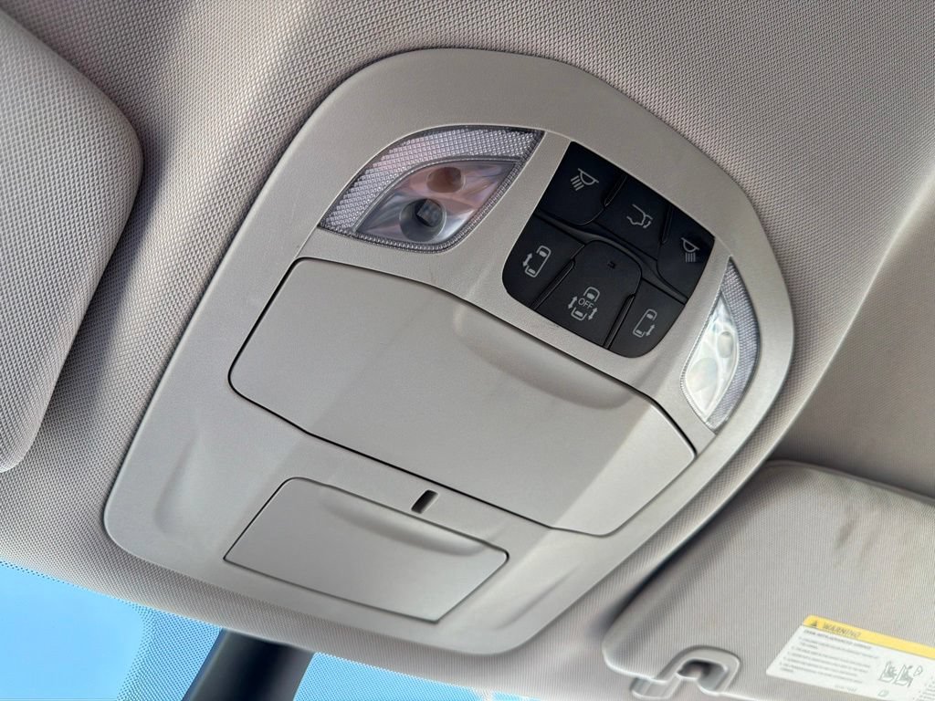 Used 2023 Chrysler Pacifica Touring-L FWD image 37