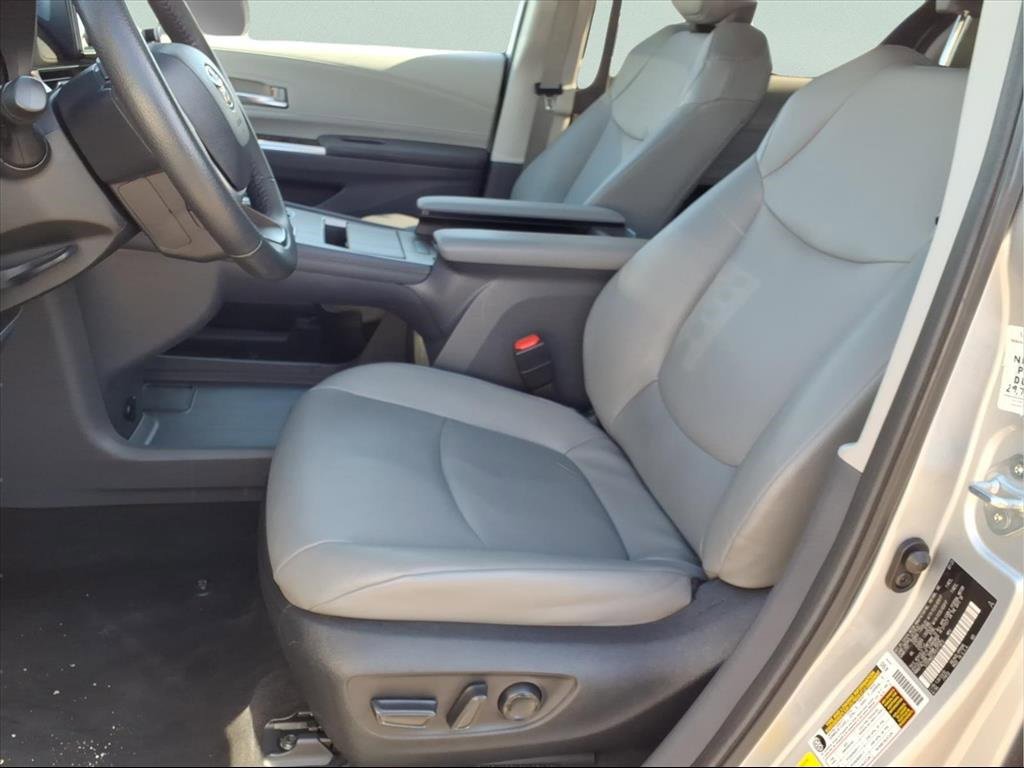 Used 2023 Toyota Sienna XLE image 13