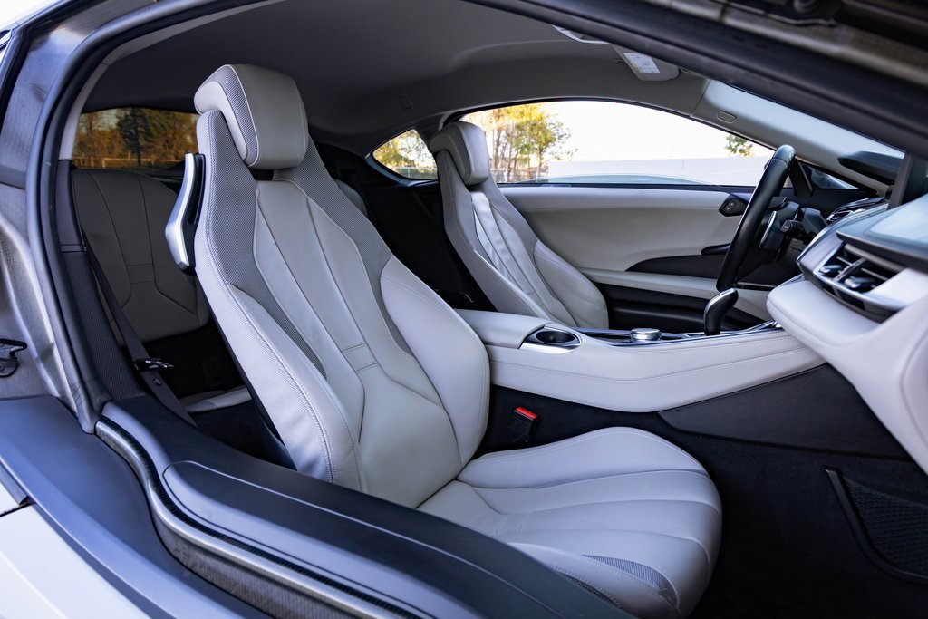 Used 2017 BMW i8 image 21