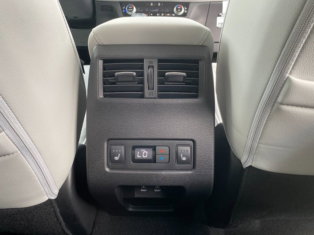 New 2025 Mitsubishi Outlander SEL image 27