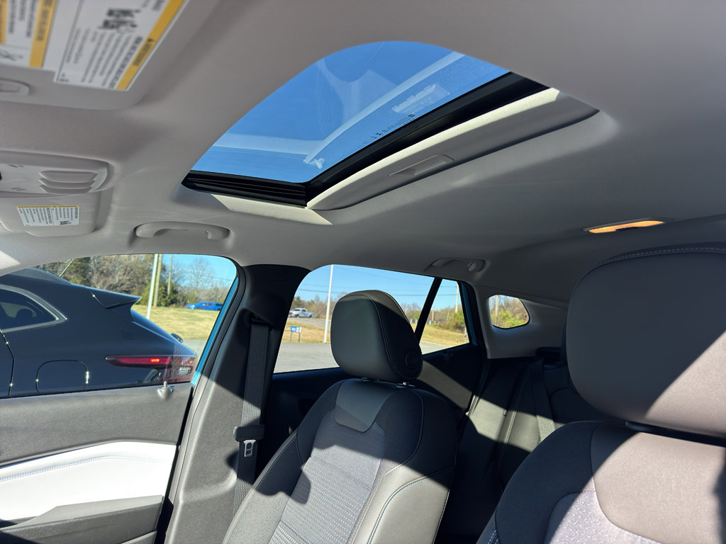 New 2026 Chevrolet Trax LT w/ Sunroof Package FWD image 17