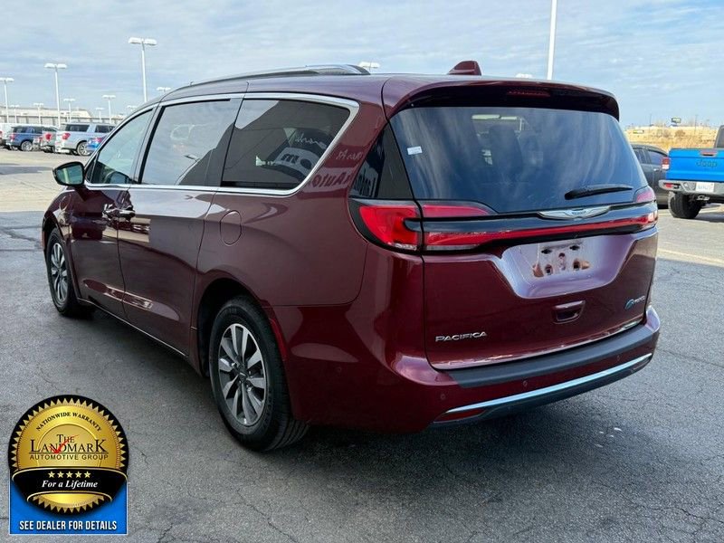 Used 2021 Chrysler Pacifica Touring-L image 6