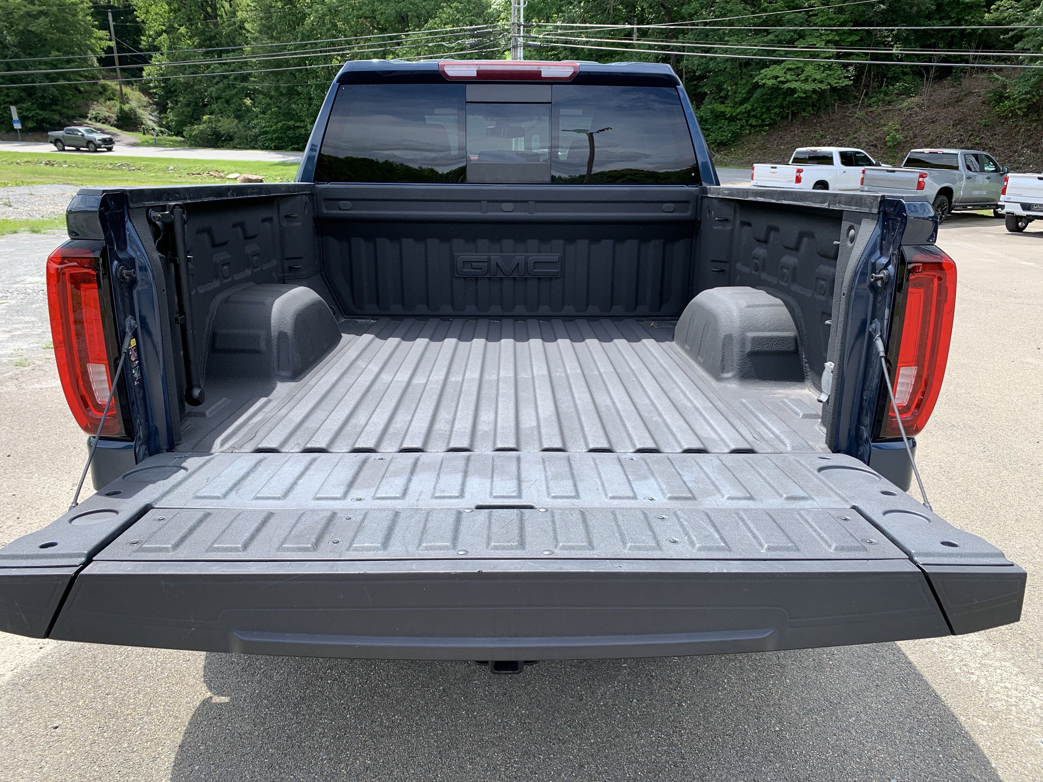 Used 2022 GMC Sierra 1500 SLT w/ SLT Premium Plus Package AWD/4WD image 47