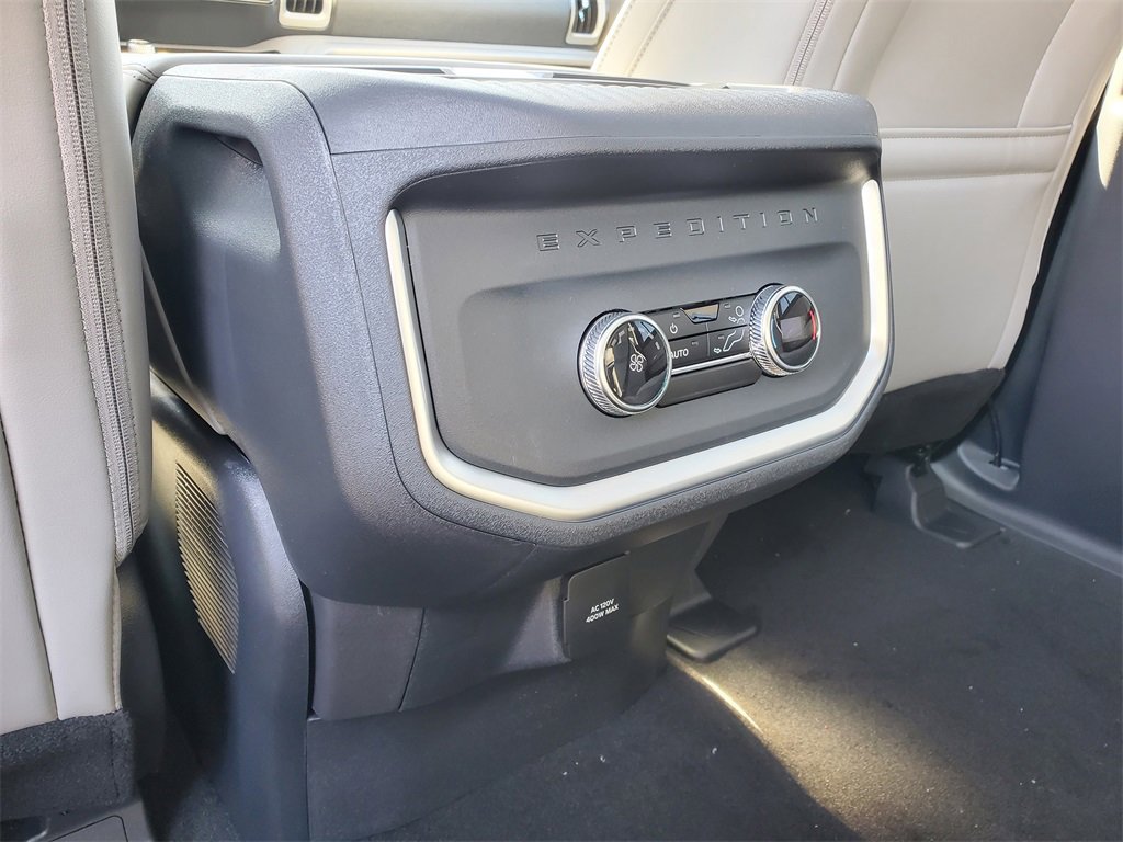 New 2025 Ford Expedition Active image 29