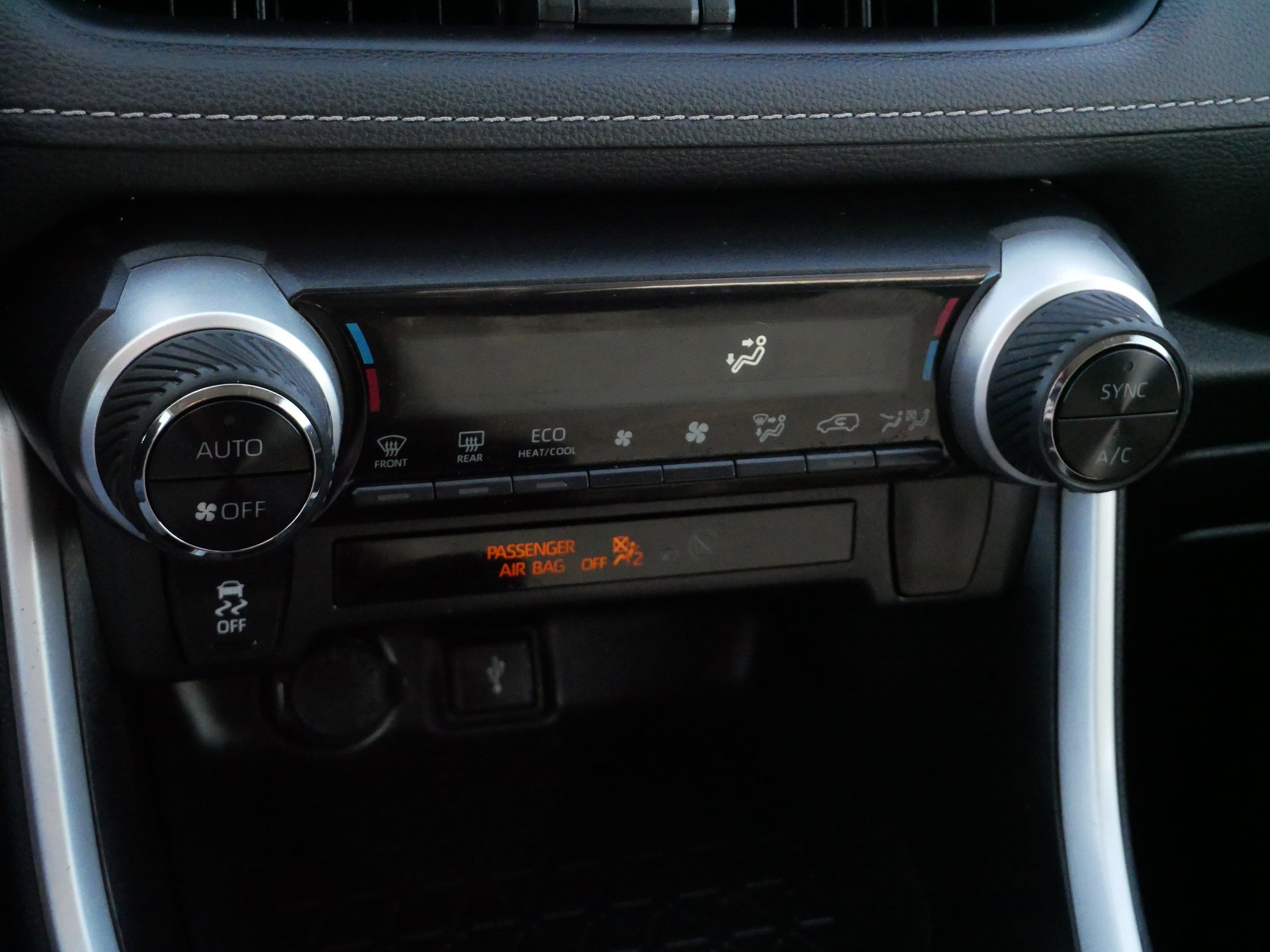 Used 2021 Toyota RAV4 LE image 23