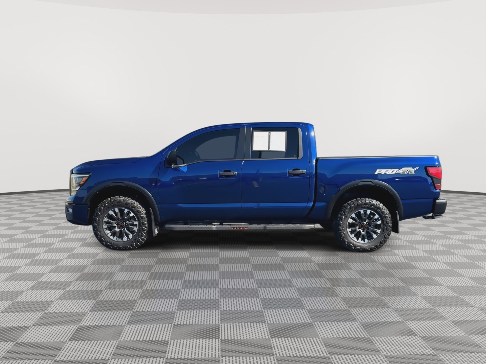 Used 2024 Nissan Titan PRO-4X w/ Pro-4x Utility Package AWD/4WD image 5