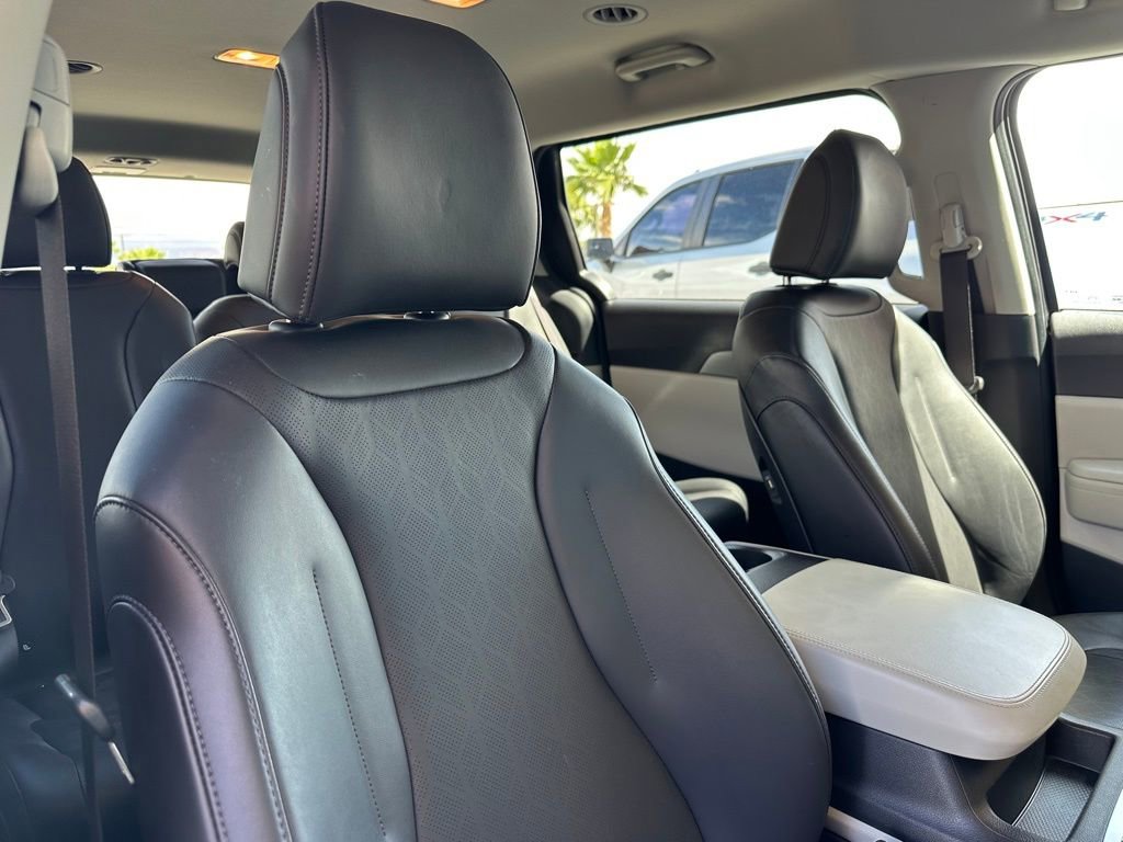 Used 2022 Kia Carnival LX image 31