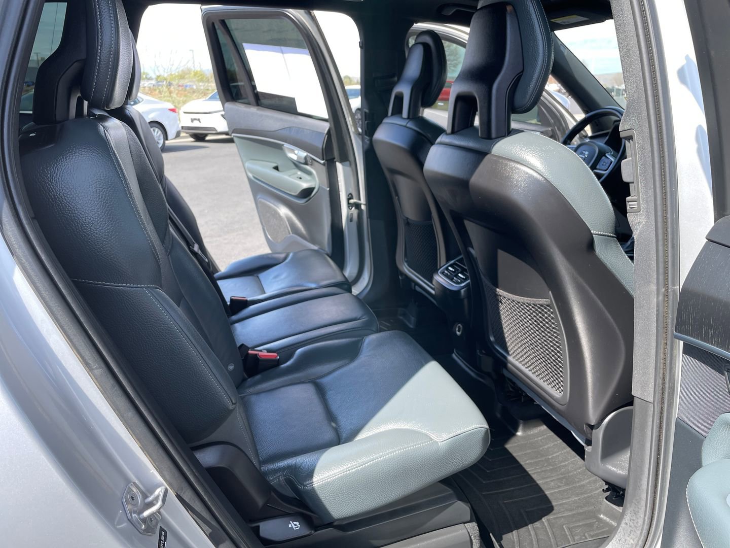 Used 2020 Volvo XC90 T6 Momentum w/ Protection Package Premier image 16