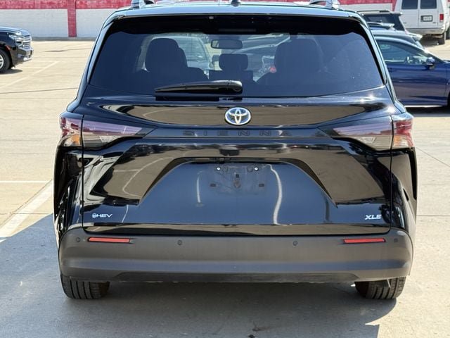 Used 2025 Toyota Sienna XLE FWD image 5