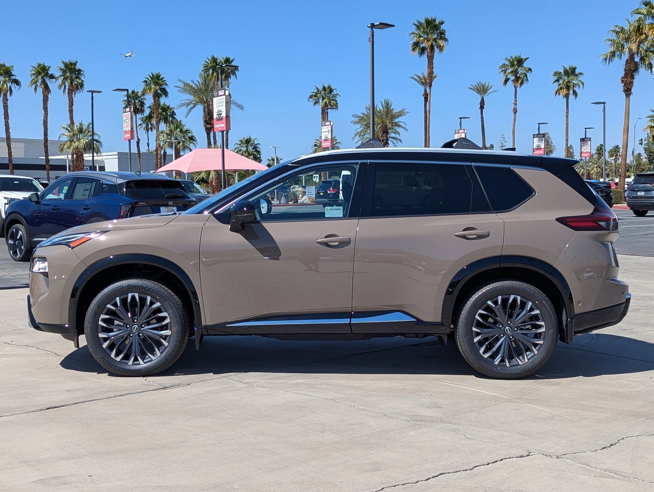 New 2025 Nissan Rogue Platinum w/ Platinum Premium Package image 3