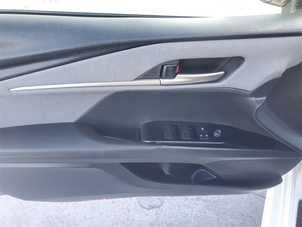 Used 2025 Toyota Camry LE image 17