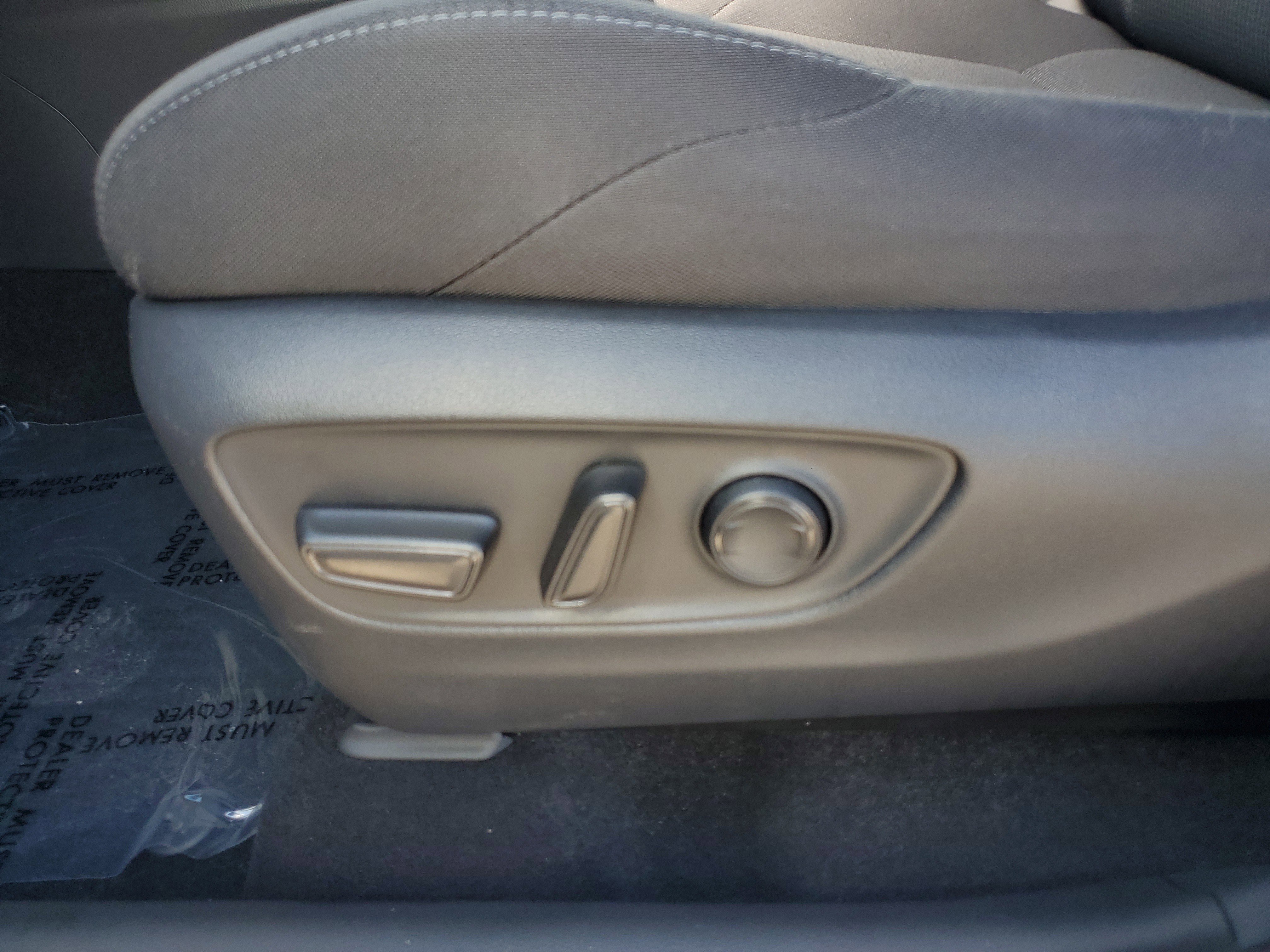 Used 2024 Toyota Venza LE image 12