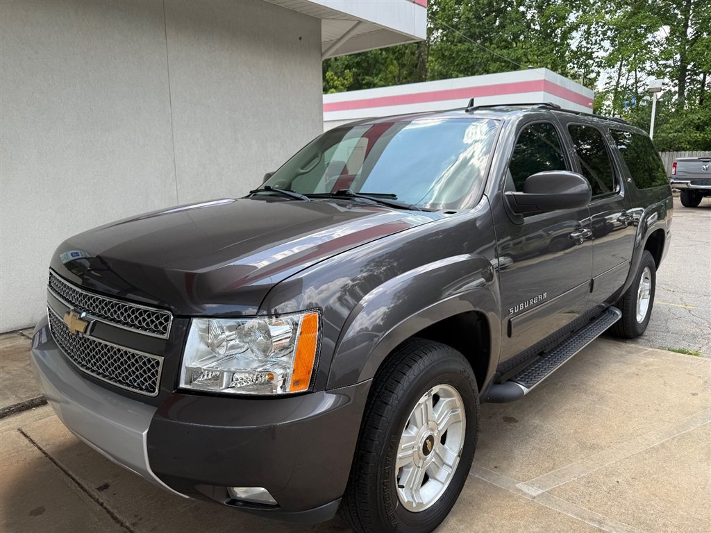 Used 2011 Chevrolet Suburban LT w/ Luxury Package AWD/4WD image 16