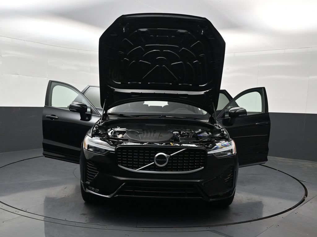 Used 2024 Volvo XC60 B5 Core w/ Protection Package Premier AWD/4WD image 36