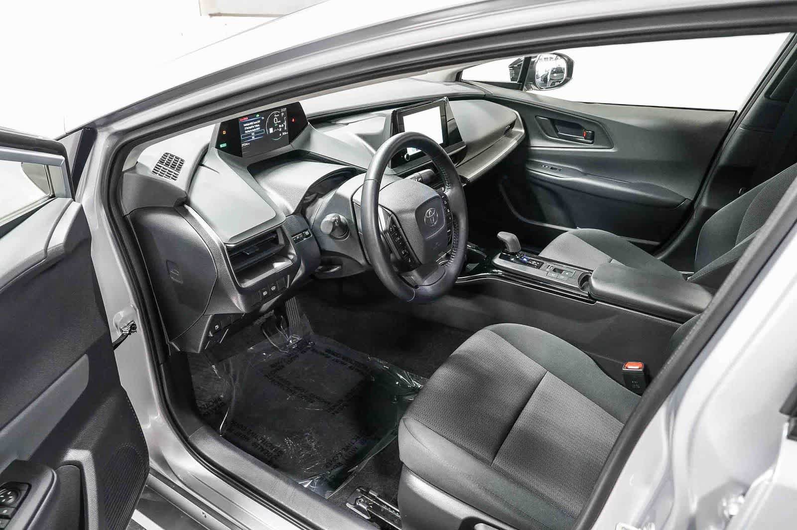 Used 2025 Toyota Prius LE FWD image 17
