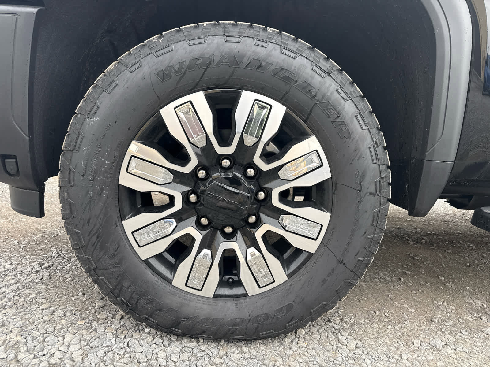 New 2025 GMC Sierra 2500 Denali w/ Denali Reserve Package image 3