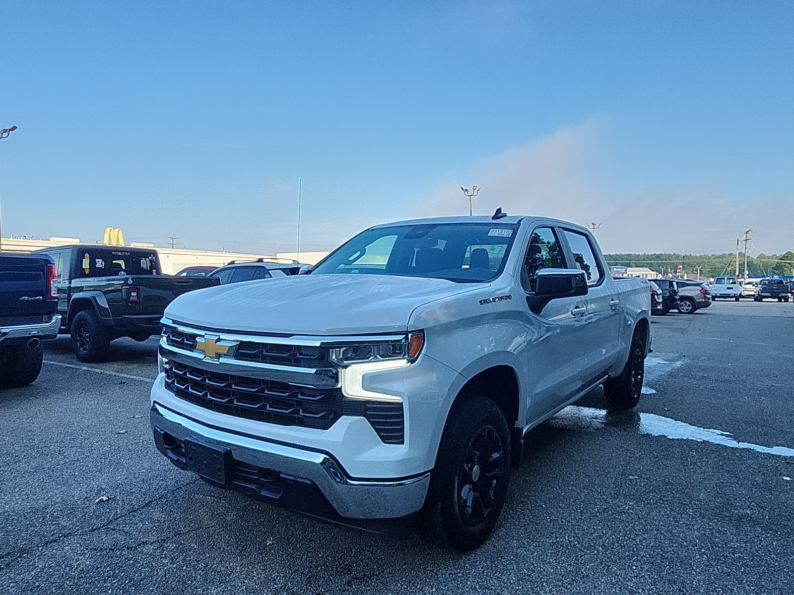 Used 2024 Chevrolet Silverado 1500 LT AWD/4WD image 1