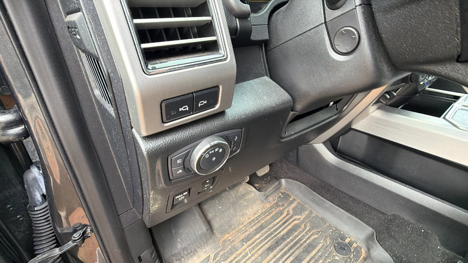 Used 2020 Ford F150 Platinum w/ Equipment Group 701A Luxury AWD/4WD image 25