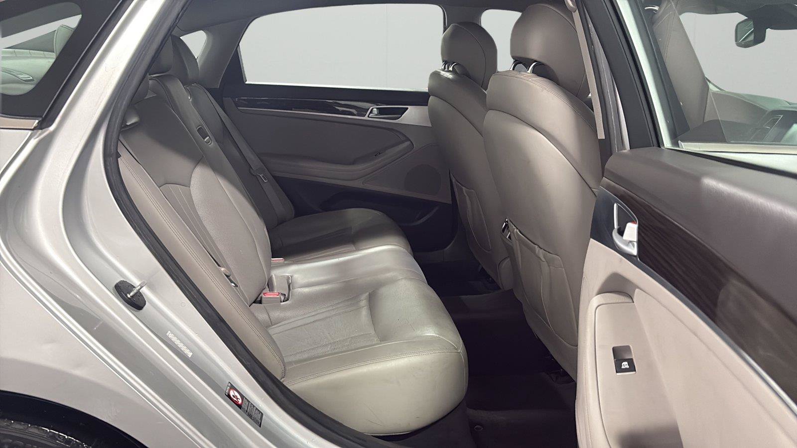 Used 2015 Hyundai Genesis 3.8 RWD image 13