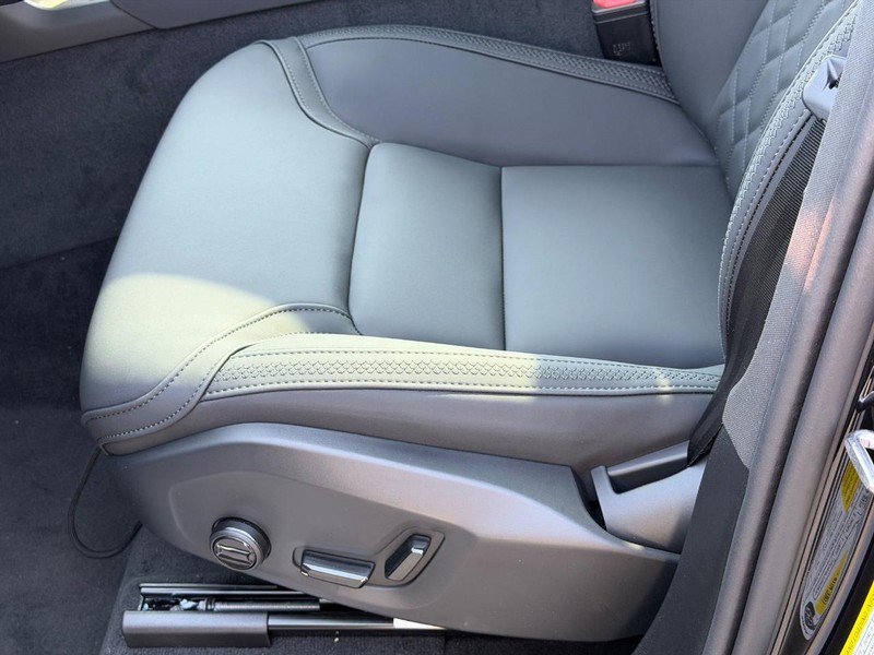 New 2026 Volvo XC90 B6 Plus w/ Protection Package Premier image 18
