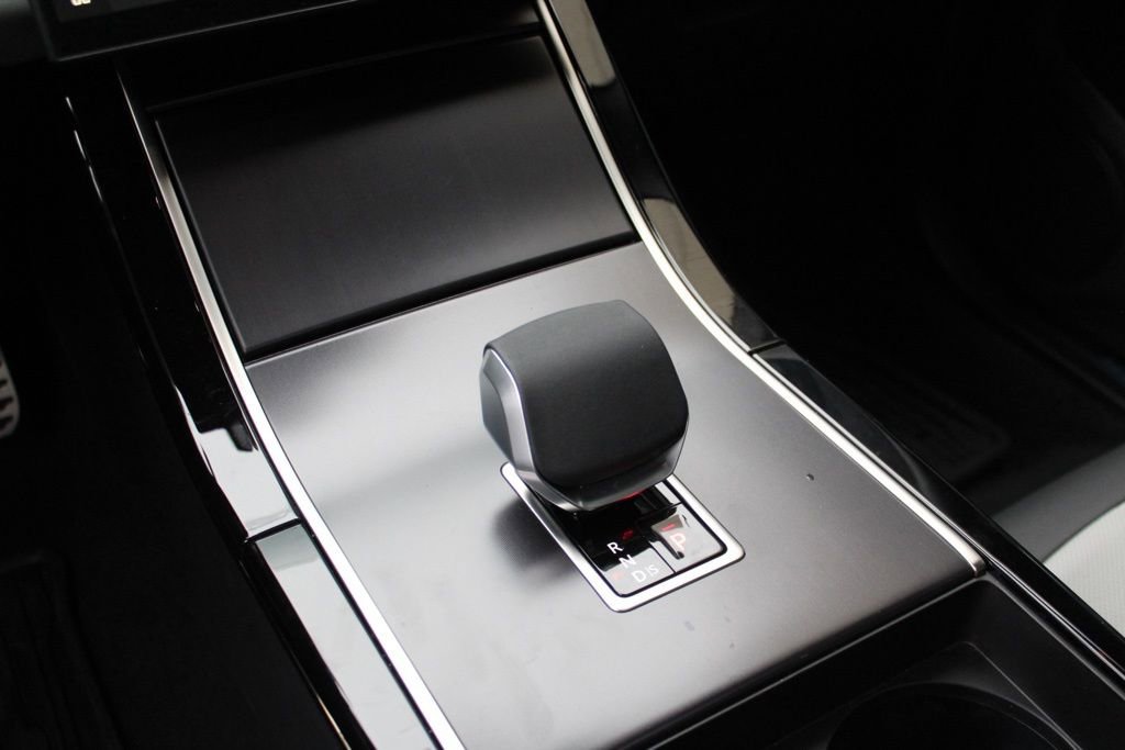 Certified 2026 Land Rover Range Rover Evoque Dynamic SE image 23