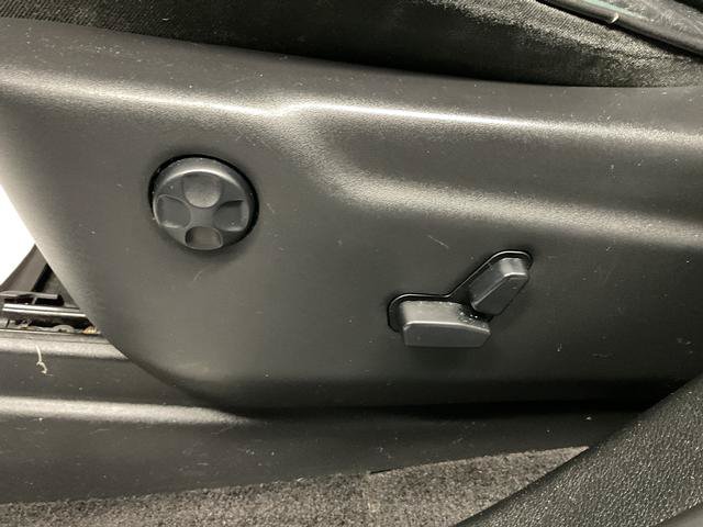 Used 2018 Jeep Grand Cherokee Overland AWD/4WD image 14