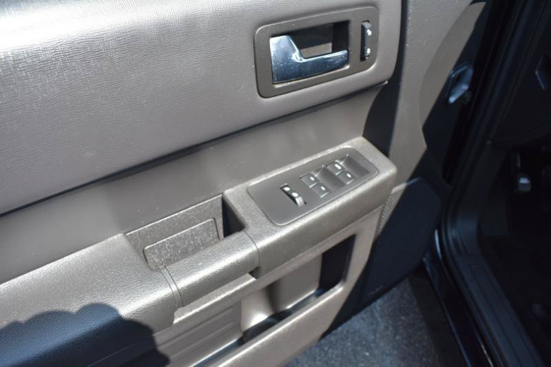 Used 2019 Ford Flex SE FWD image 19