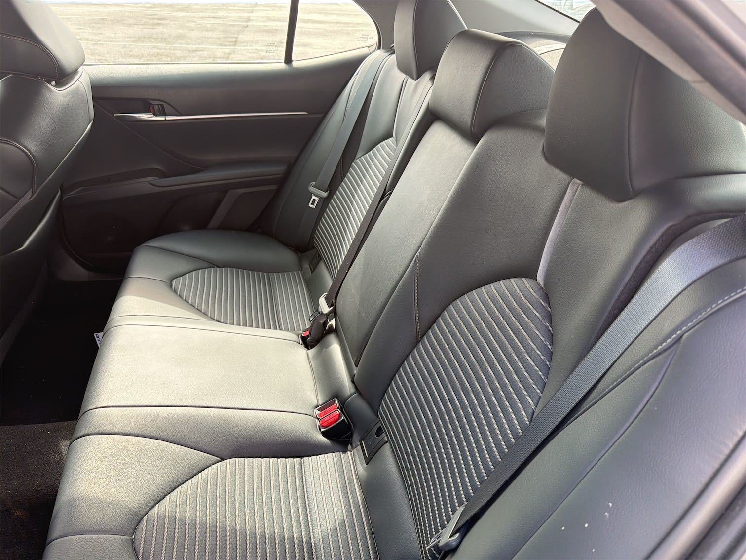 Used 2021 Toyota Camry SE FWD image 13