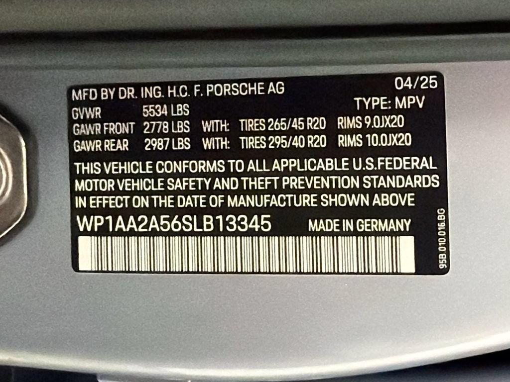 Certified 2025 Porsche Macan AWD/4WD image 35