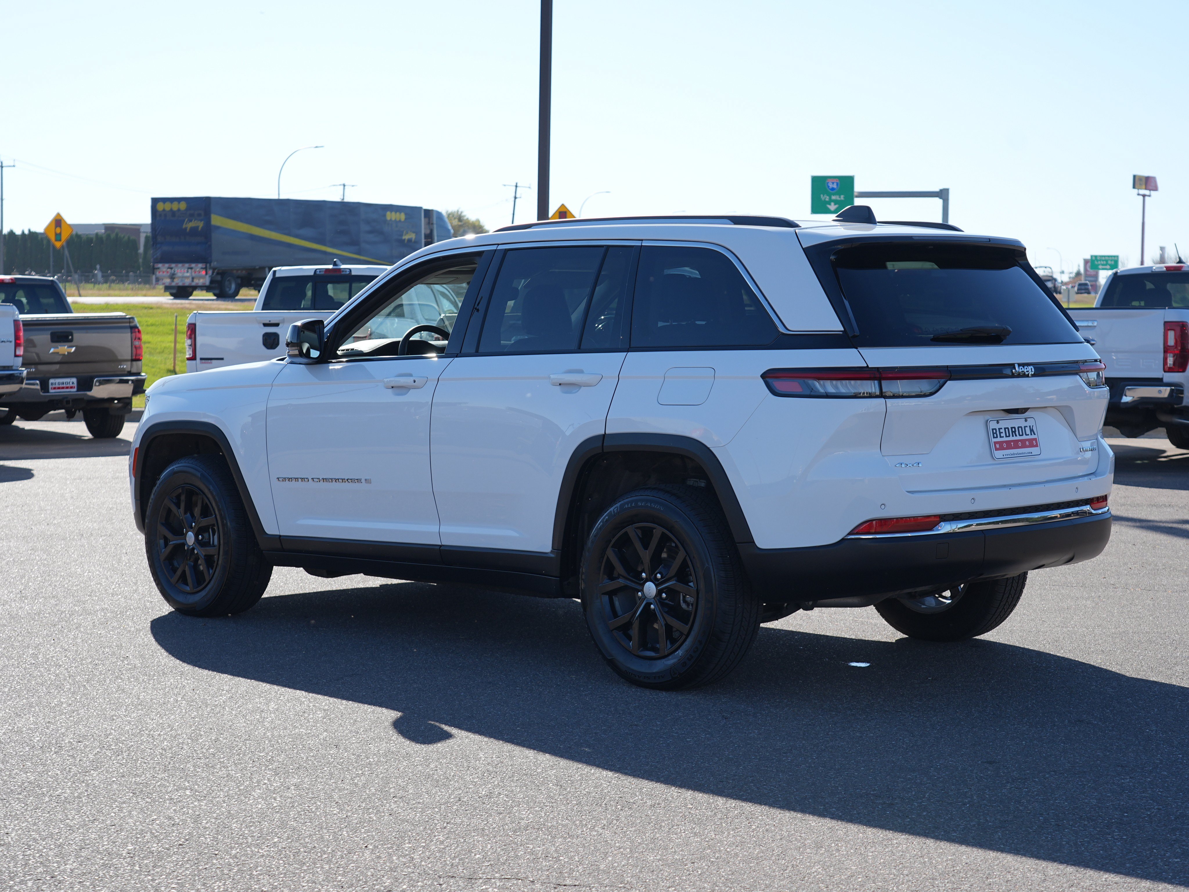Used 2023 Jeep Grand Cherokee Limited AWD/4WD image 5
