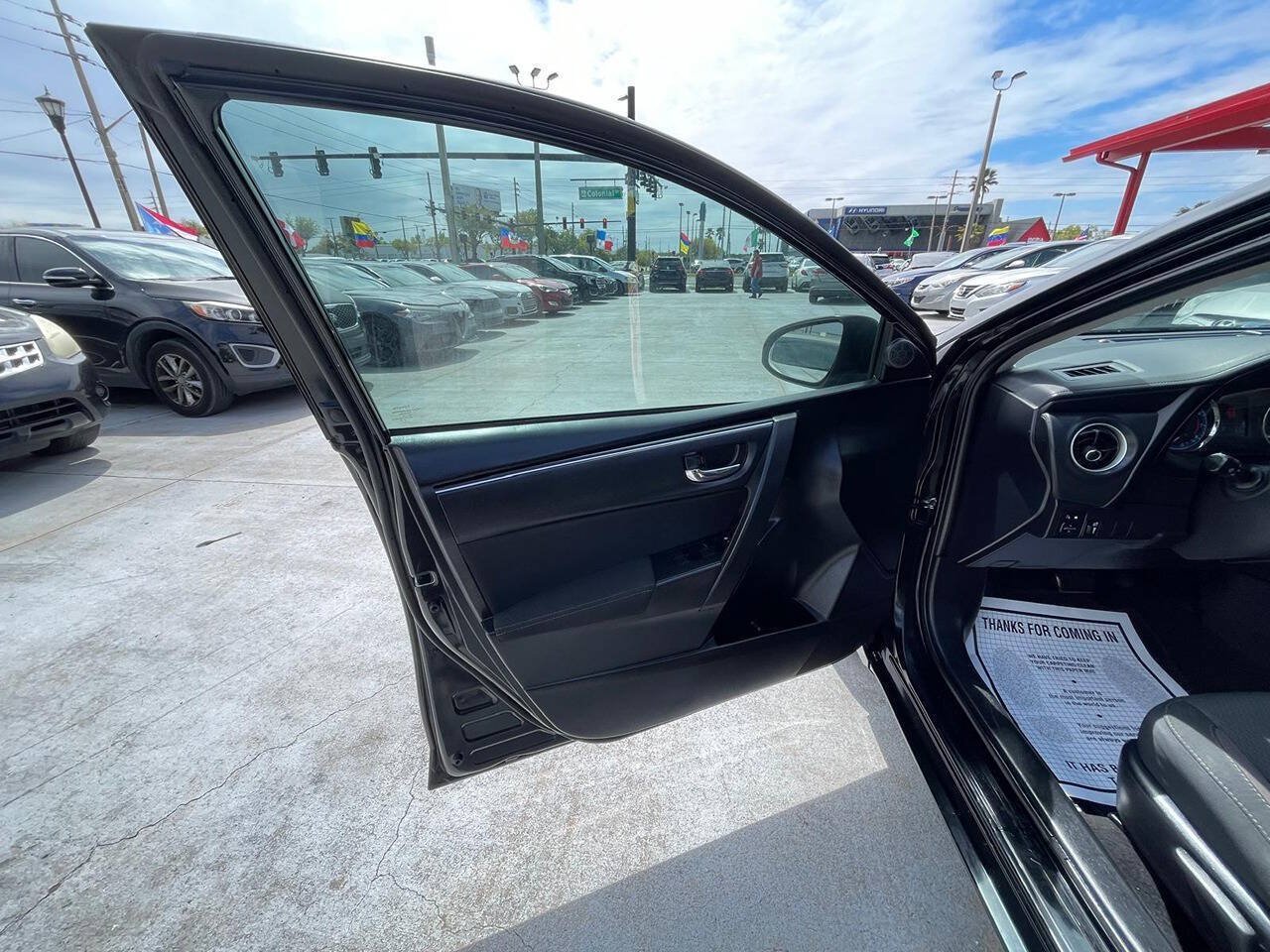 Used 2017 Toyota Corolla LE FWD image 9