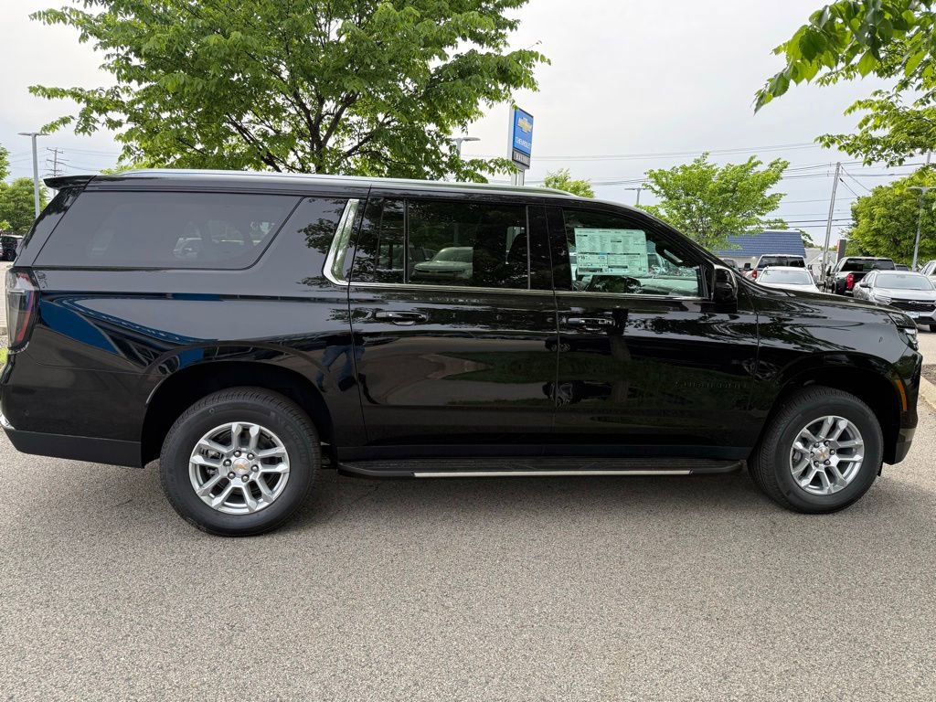 New 2026 Chevrolet Suburban LT w/ Comfort Package AWD/4WD image 6