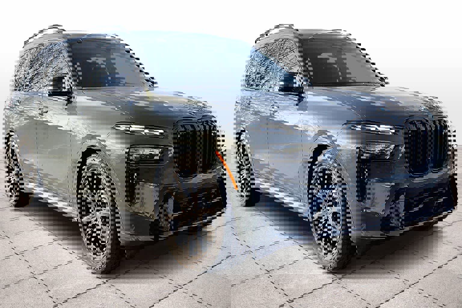 Used 2025 BMW X7 M60i image 2