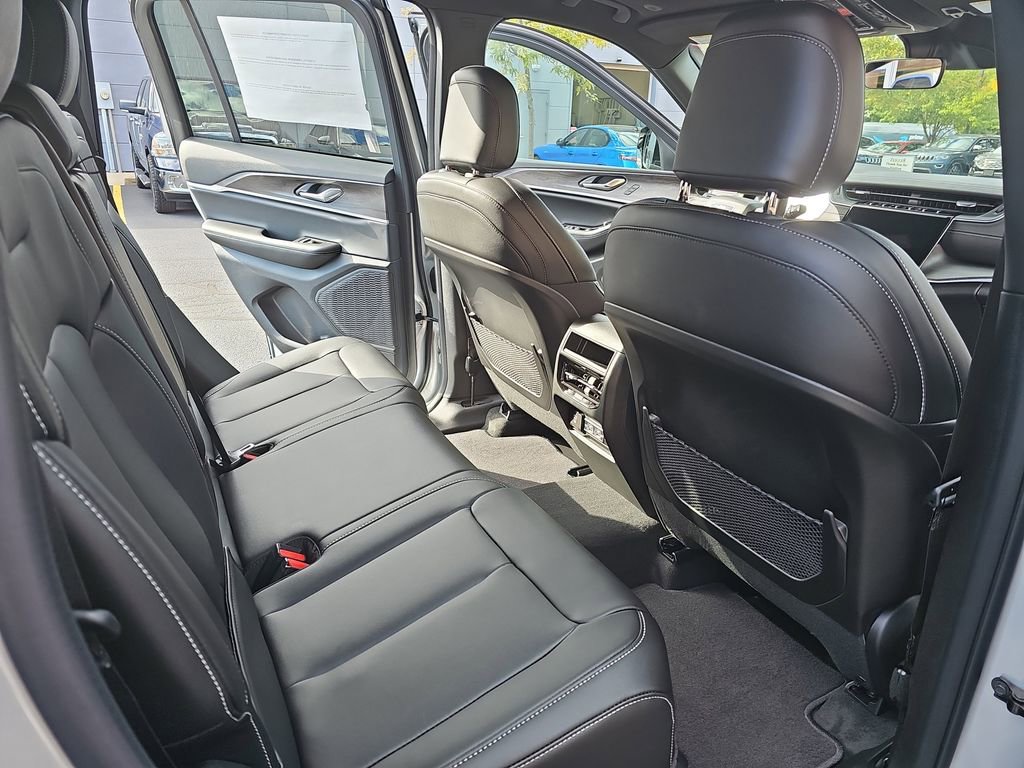 New 2025 Jeep Grand Cherokee Limited w/ Trailer Tow Package image 11