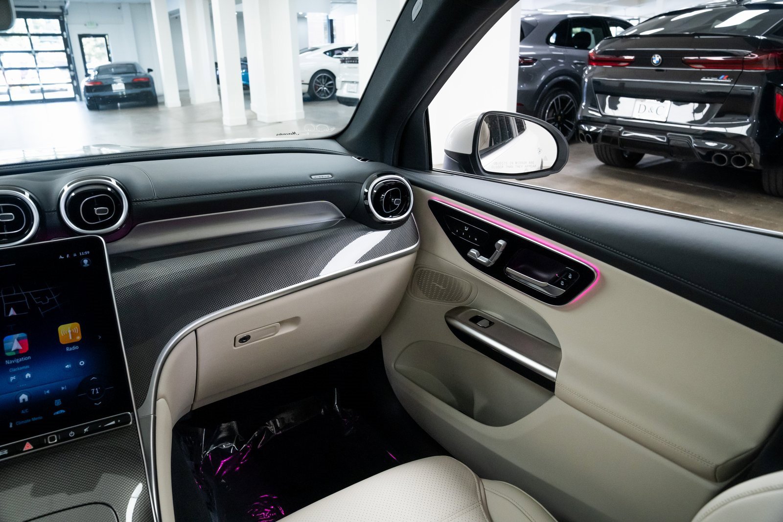 Used 2025 Mercedes-Benz GLC 350e 4MATIC image 11